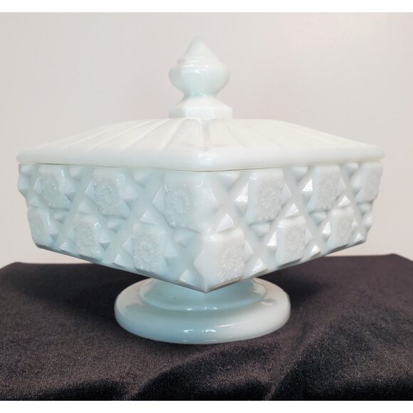 Vintage Westmoreland Milk Glass Old Quilt Covered Candy Dish Square 40/50s White - Picture 2 of 15